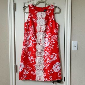 Vince Camuto Red & White Floral Pattern Shift Dress with Lace Detail Size 8
